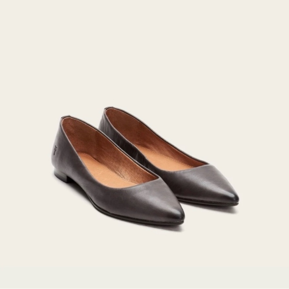 NWT FRYE SIENNA POINTED TOE FLATS
